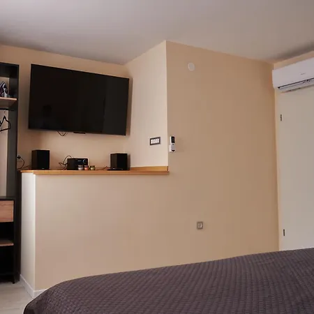 Apartment Rnr *