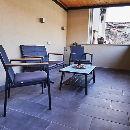 Apartment Rnr *